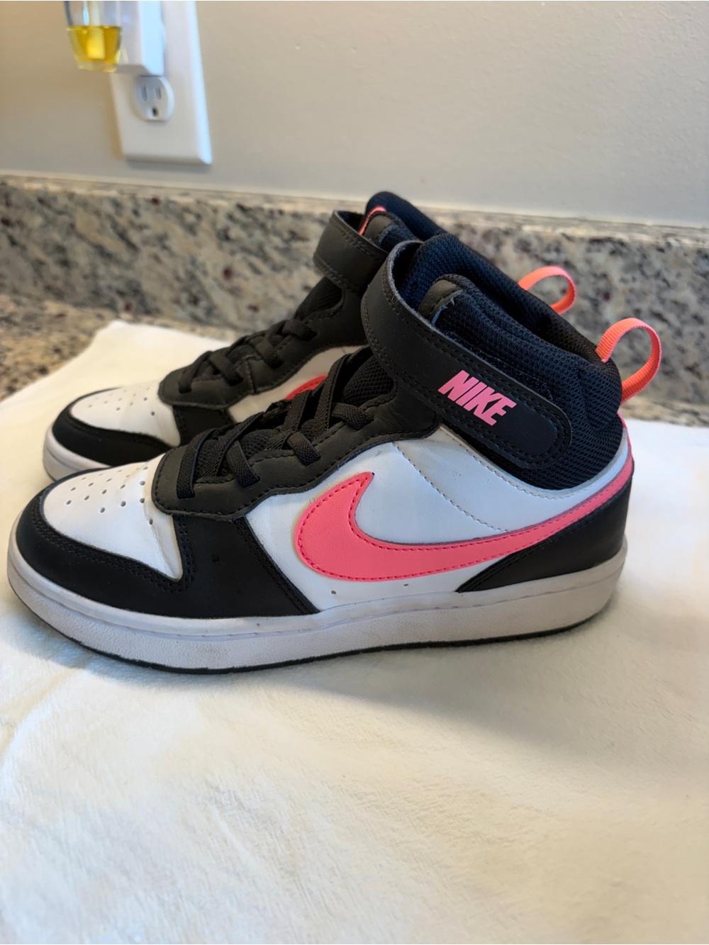 Nike Court Borough Kids Mid-Top Sneakers - White, Black & Pink Size 2